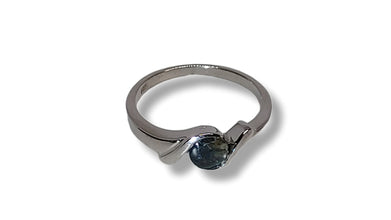 Women´s silver ring with 0.7 ct Gold Sheen Sapphire Ohararings