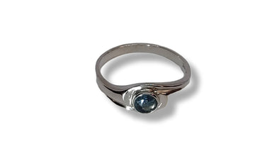 Women´s silver ring with 0.7 ct Gold Sheen Sapphire Ohararings