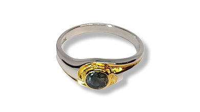 Women´s silver ring with 0.7 ct Gold Sheen Sapphire Ohararings
