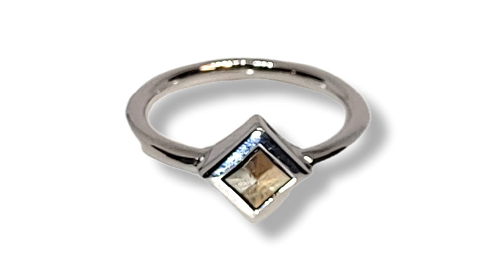 Women´s silver ring with 0.4 ct Gold Sheen Sapphire Ohararings
