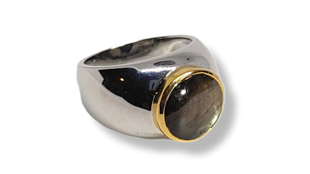 Men´s silver ring with 8.40 ct Gold Sheen Star Sapphire Ohararings