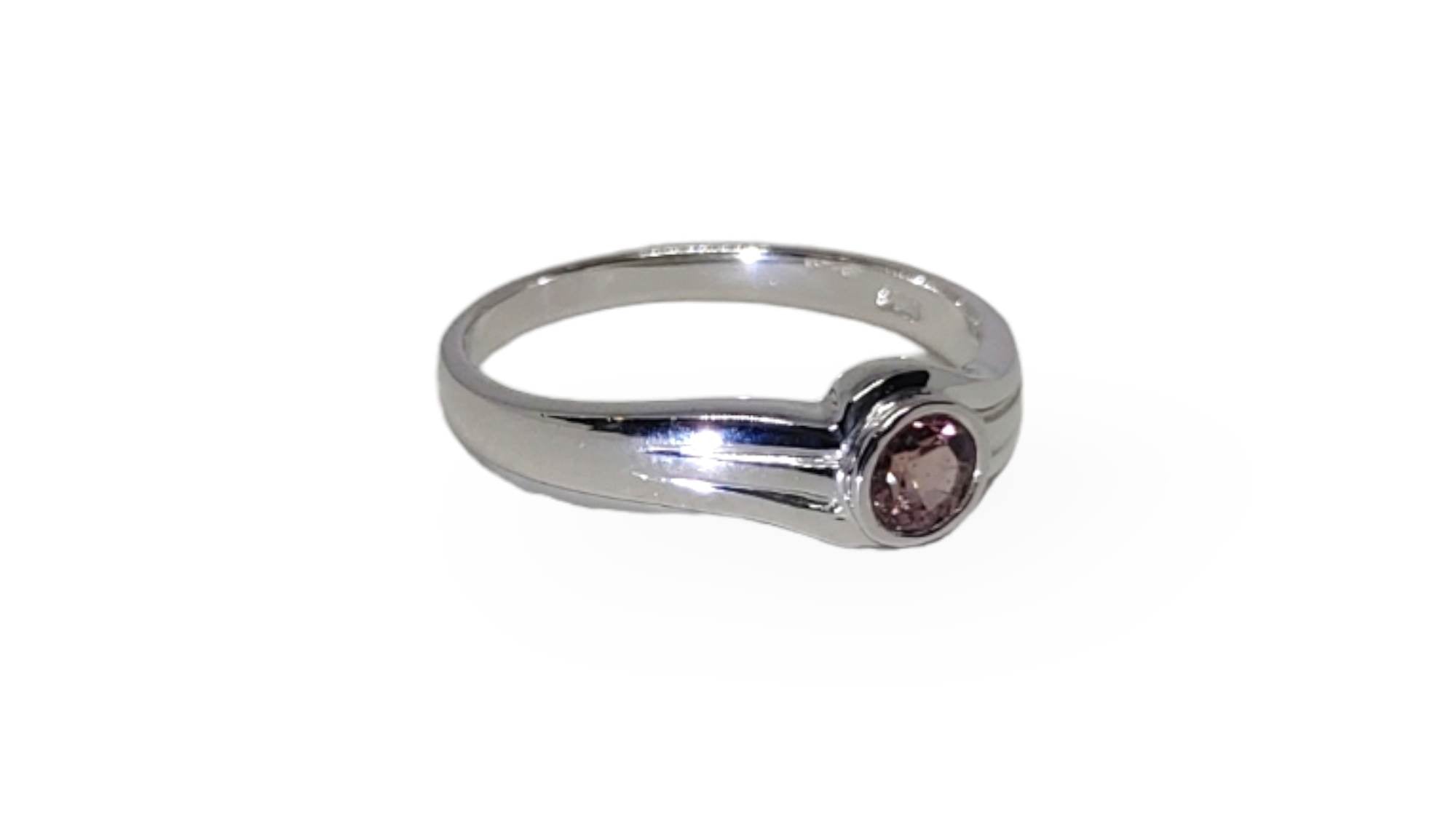 Women´s silver ring with 0.35 ct Fancy Sapphire