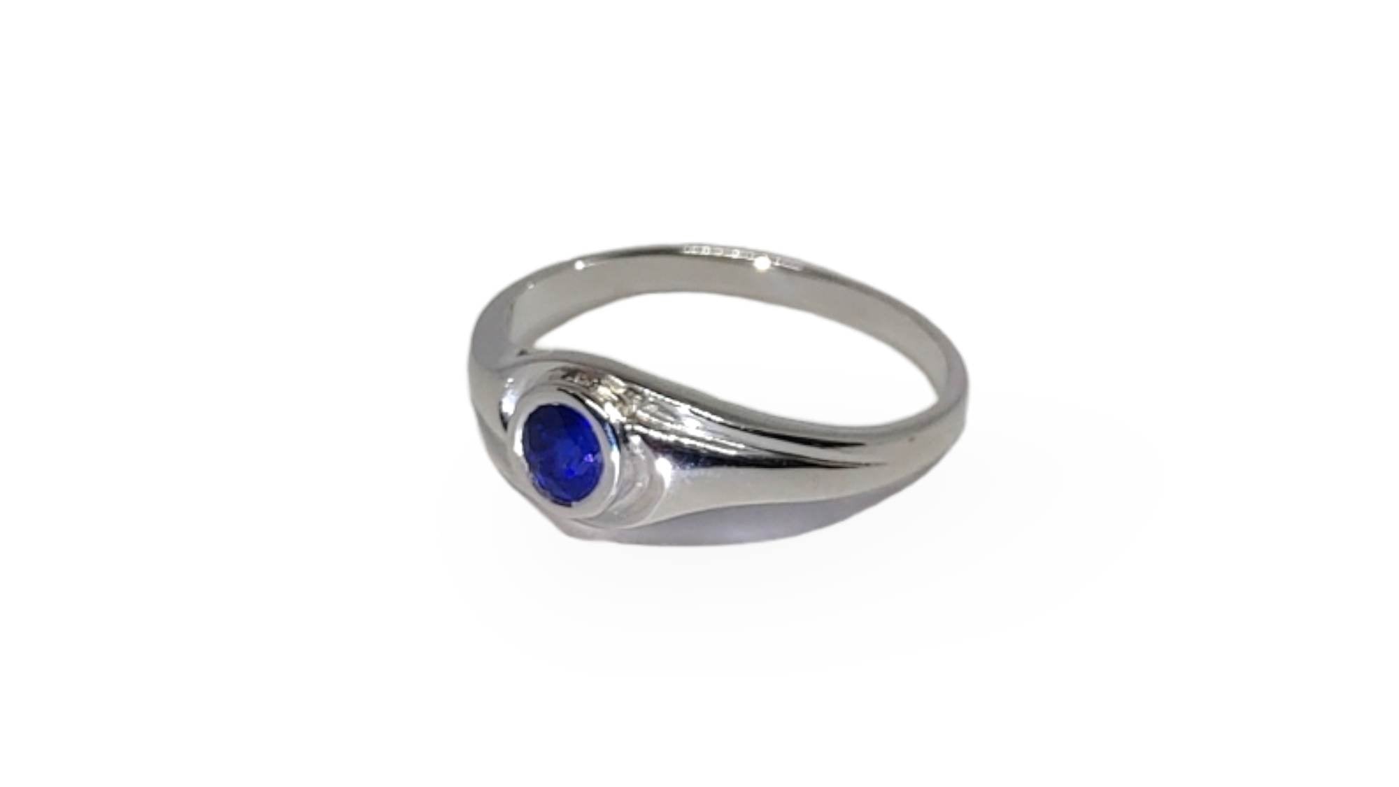 Women´s silver ring with 0.35 ct Fancy Sapphire