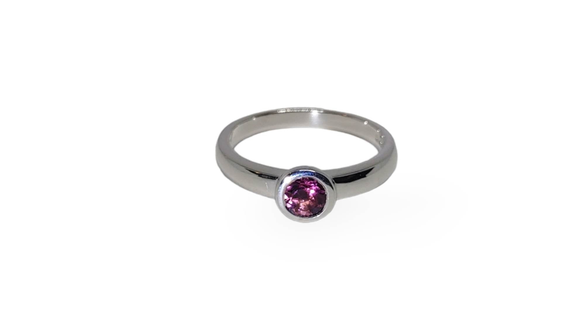 Women´s silver ring with 0.5 ct pink Tourmaline